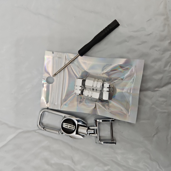 Silver Key Chain Clip W/Swivel Key Chain / Fob Ring - Picture 5 of 8